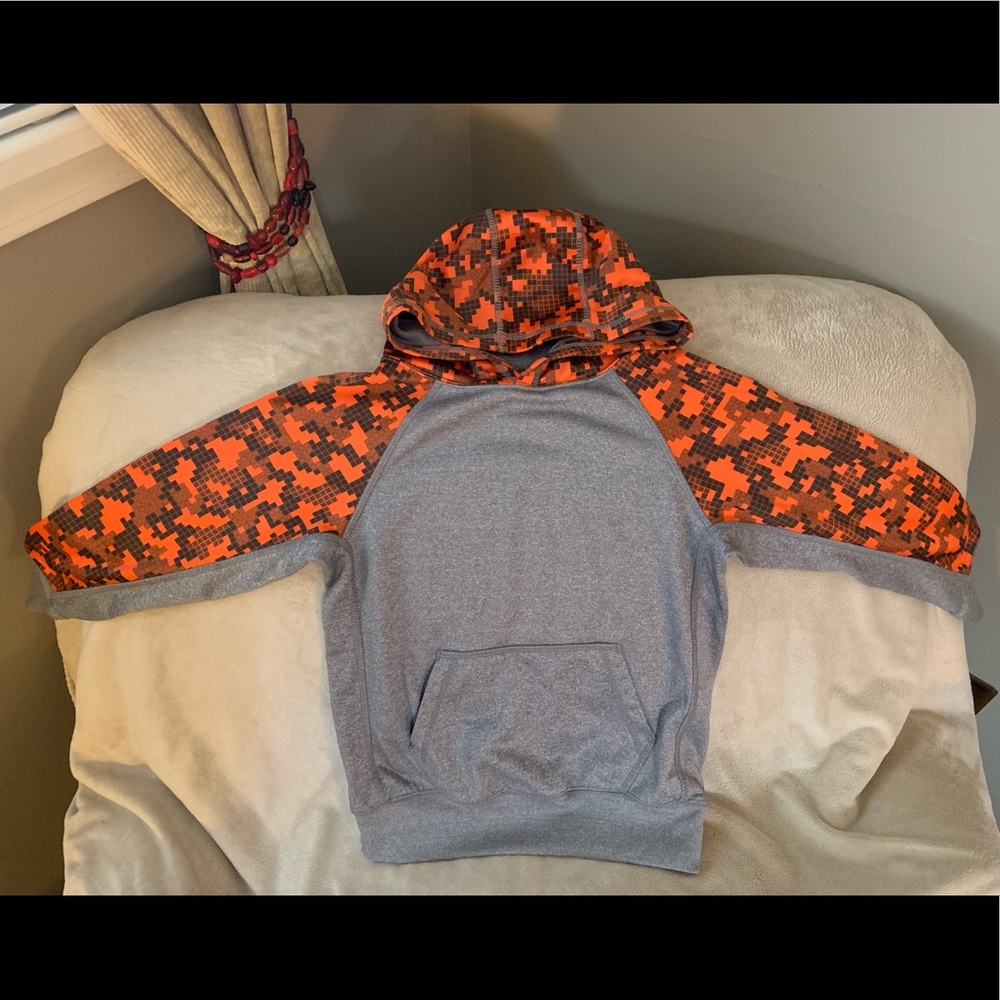 Digital camo hoodie boys size 4/5